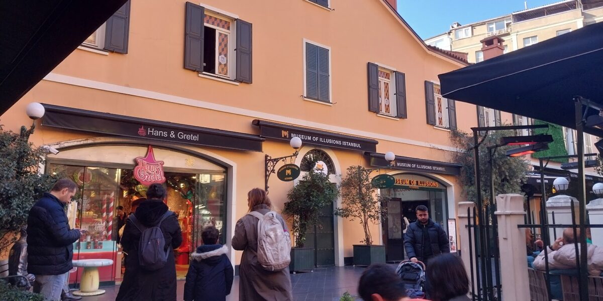 Aileler Uludağ'da teleferikle eğleniyor, Bursa doğa manzarası